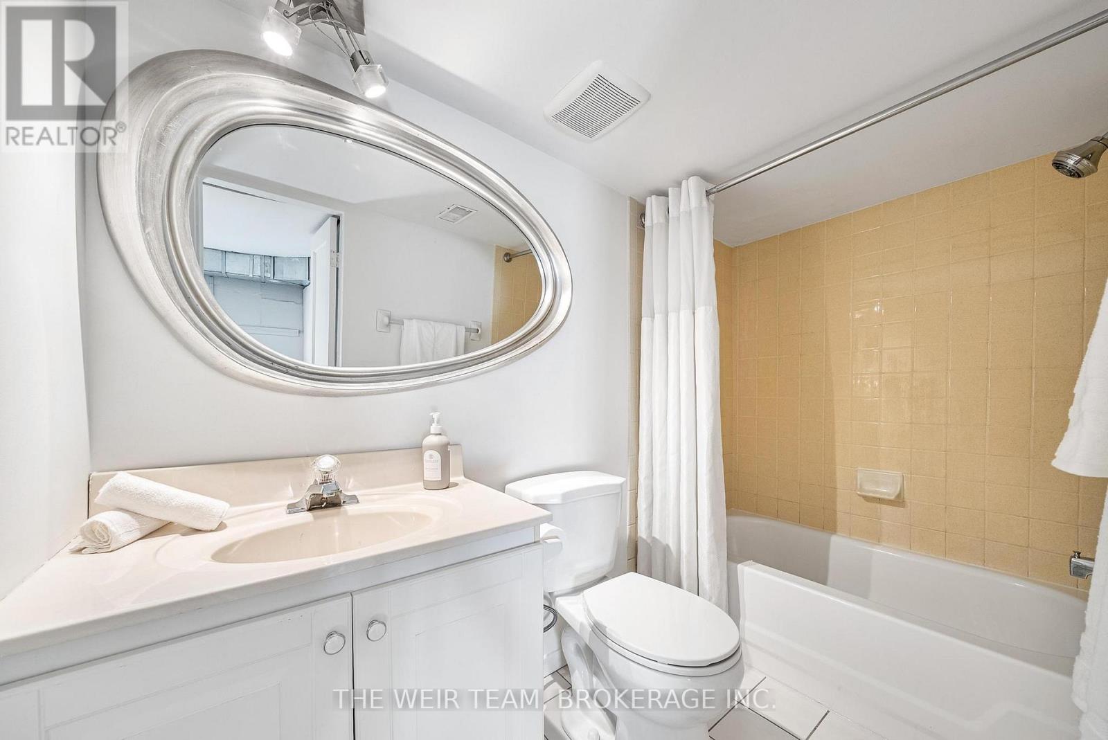 10 Eldon Avenue, Toronto, Ontario  M4C 5G1 - Photo 23 - E13106058