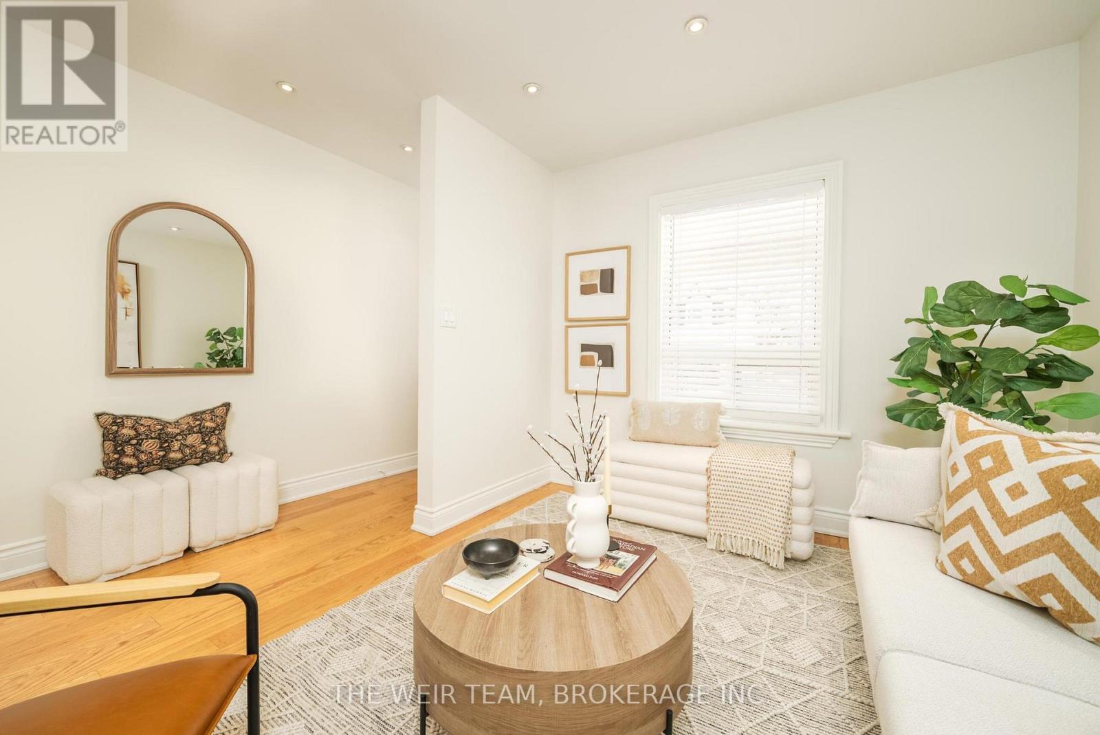 10 Eldon Avenue, Toronto, Ontario  M4C 5G1 - Photo 4 - E13106058