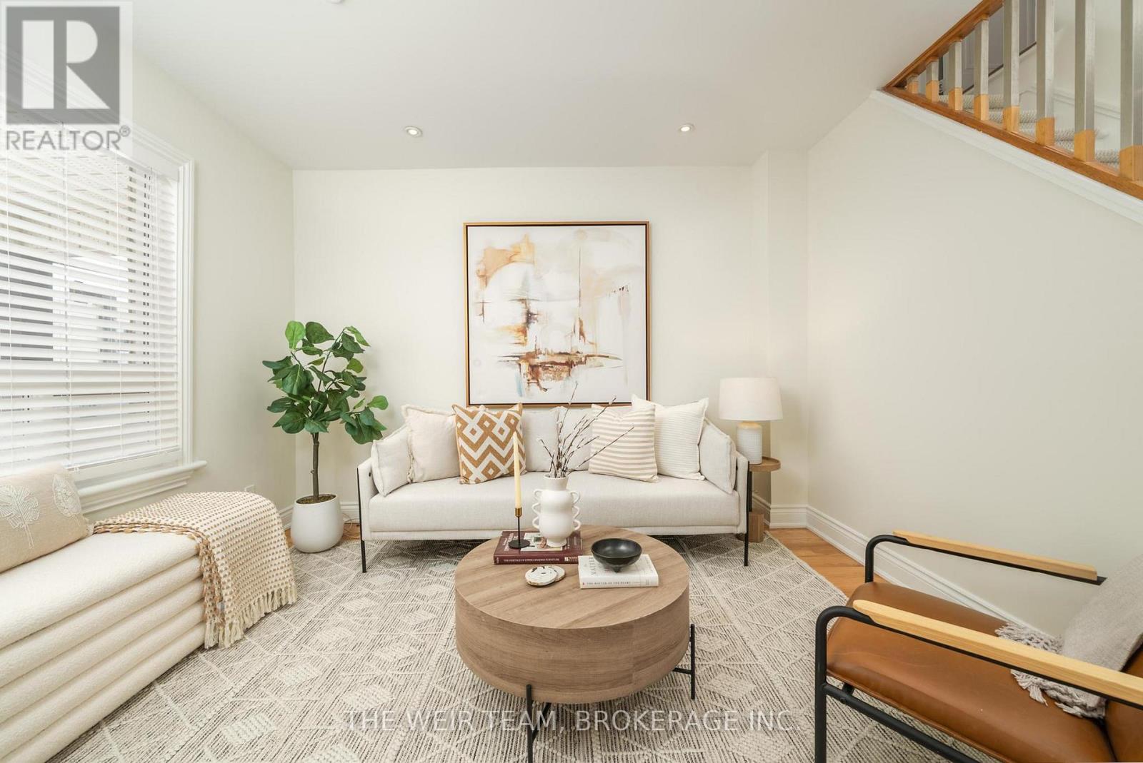 10 Eldon Avenue, Toronto, Ontario  M4C 5G1 - Photo 5 - E13106058