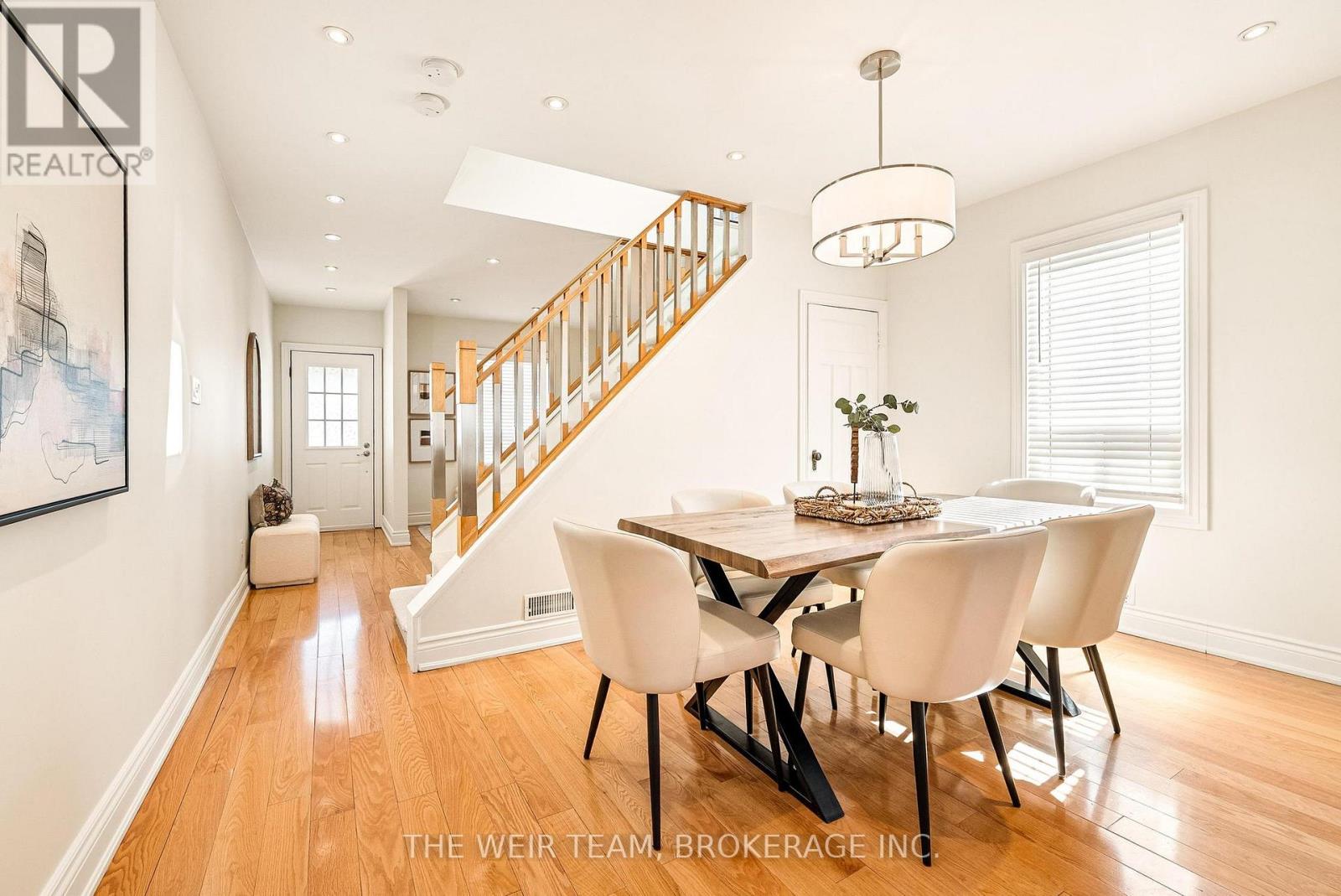 10 Eldon Avenue, Toronto, Ontario  M4C 5G1 - Photo 6 - E13106058