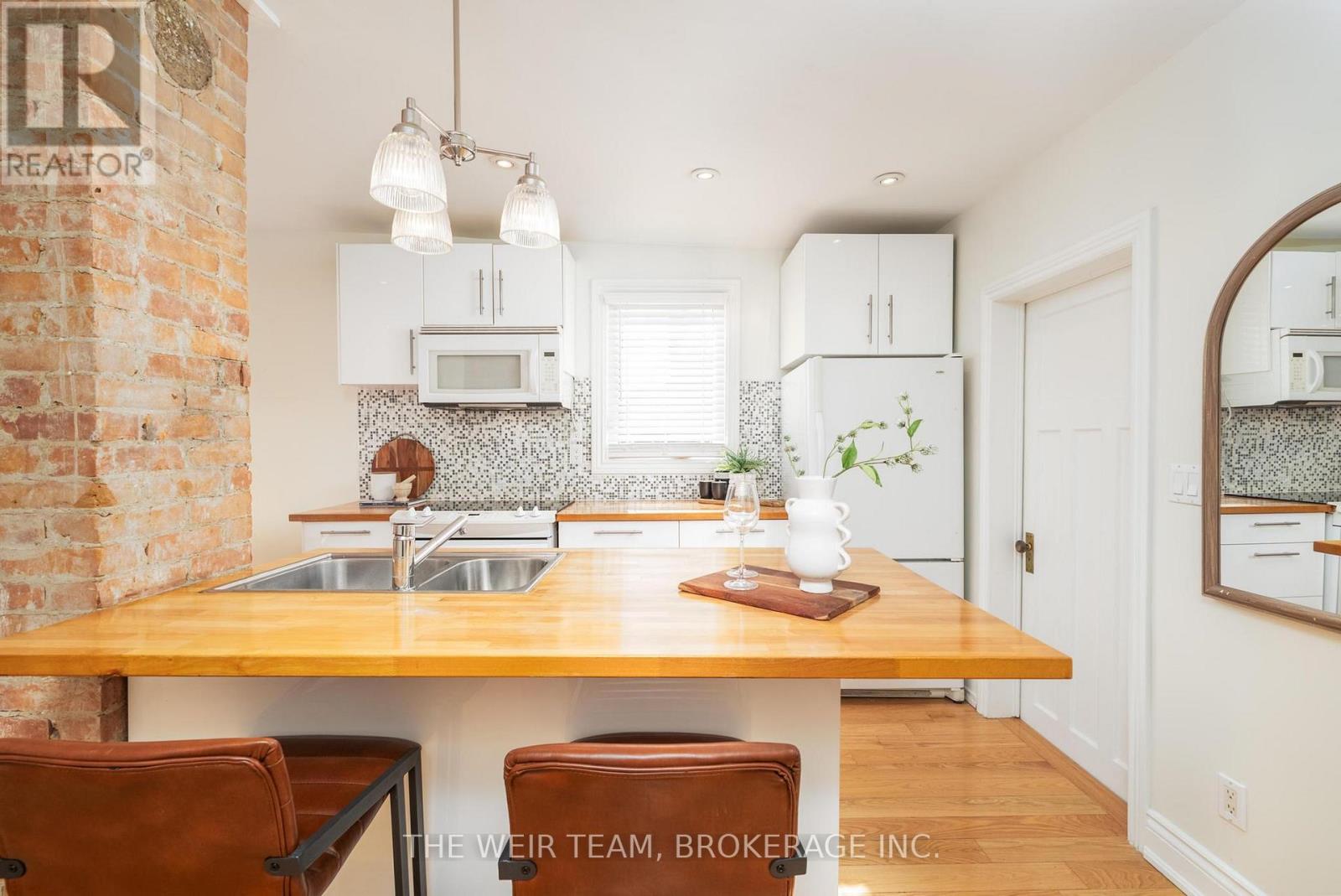 10 Eldon Avenue, Toronto, Ontario  M4C 5G1 - Photo 9 - E13106058