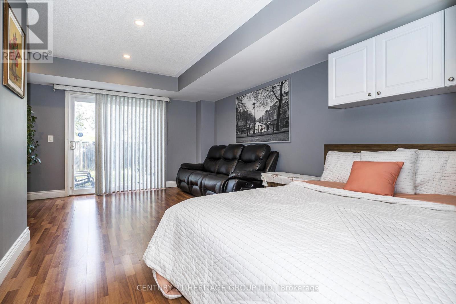 164 Jenkinson Way, Toronto, Ontario  M1P 5H4 - Photo 5 - E13106116