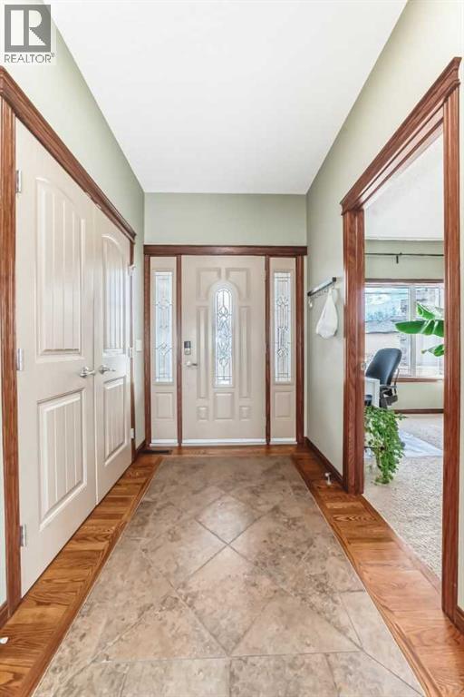 123 Parkmere Court, Chestermere, Alberta  T1X 1V5 - Photo 4 - A2308185