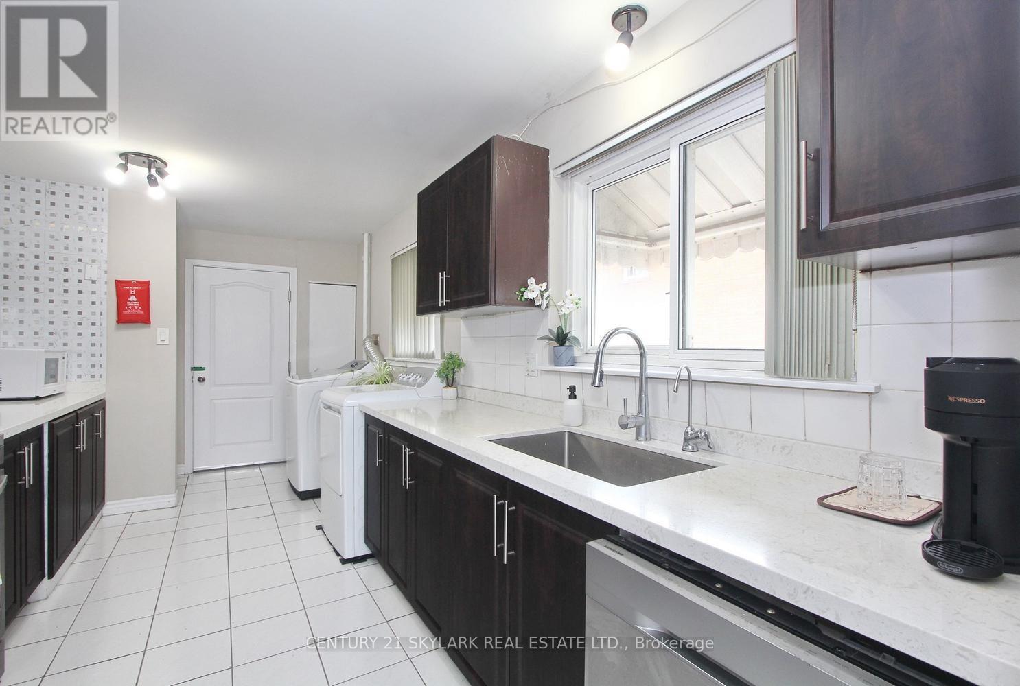 44 Sharon Court, Brampton, Ontario  L6W 3B7 - Photo 14 - W13106054