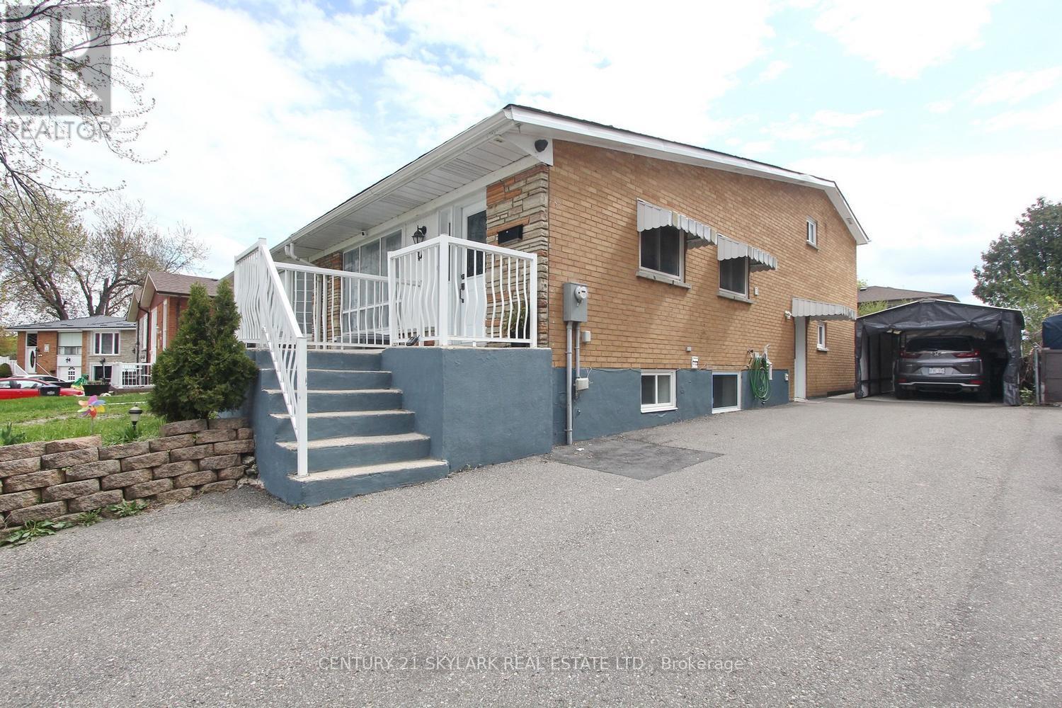44 Sharon Court, Brampton, Ontario  L6W 3B7 - Photo 3 - W13106054