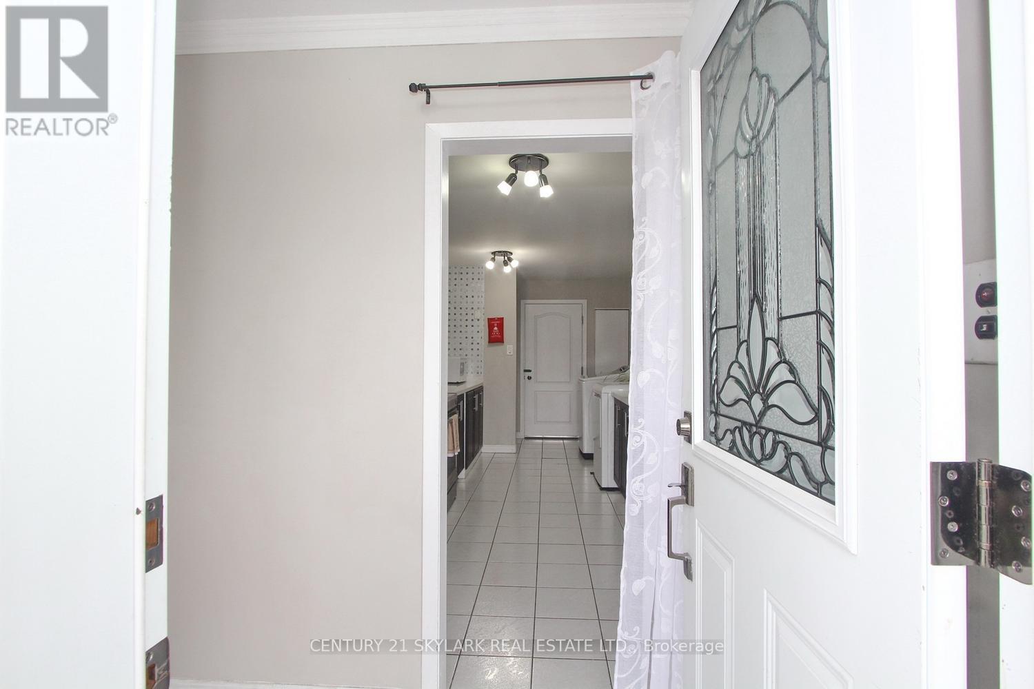 44 Sharon Court, Brampton, Ontario  L6W 3B7 - Photo 6 - W13106054