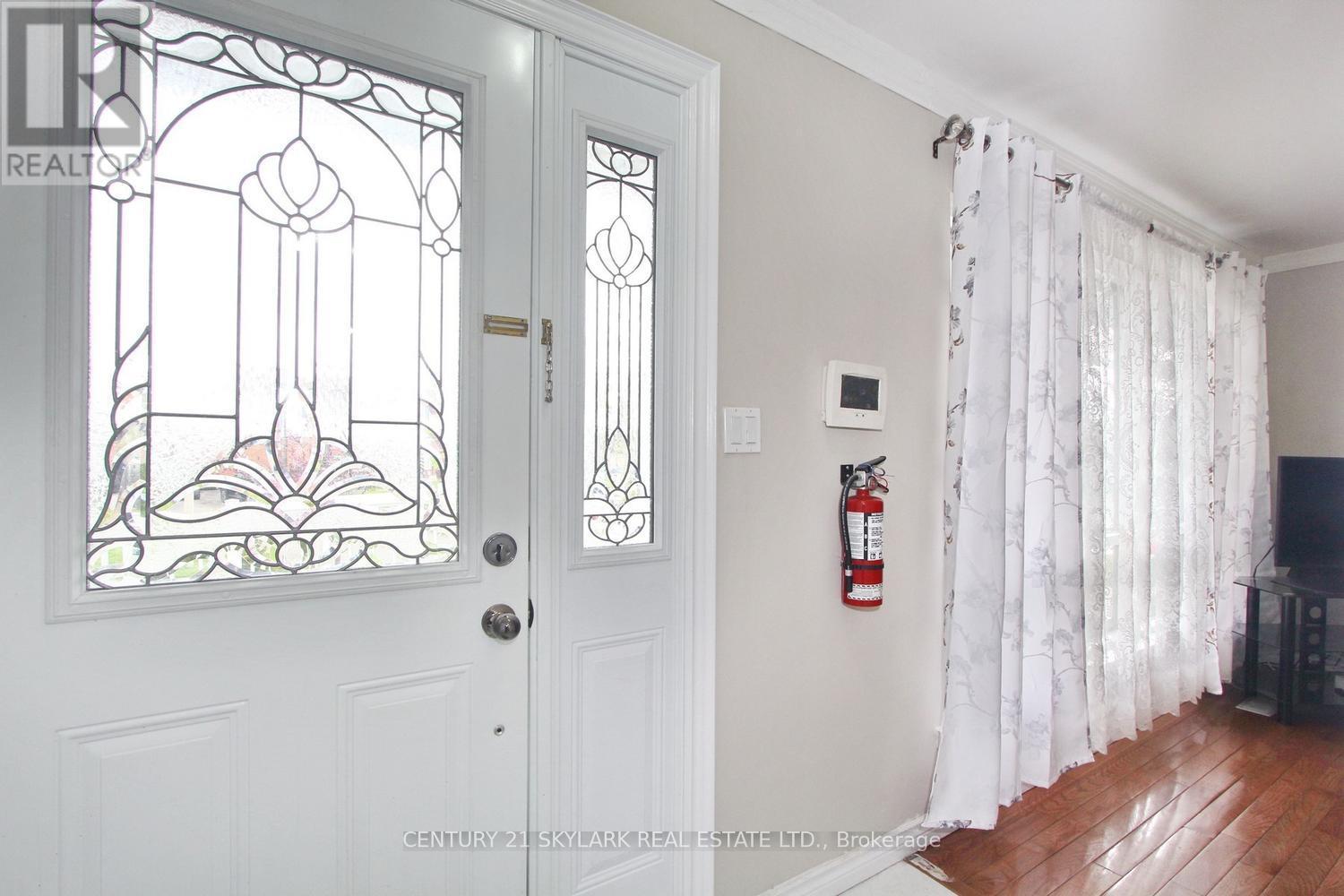 44 Sharon Court, Brampton, Ontario  L6W 3B7 - Photo 7 - W13106054