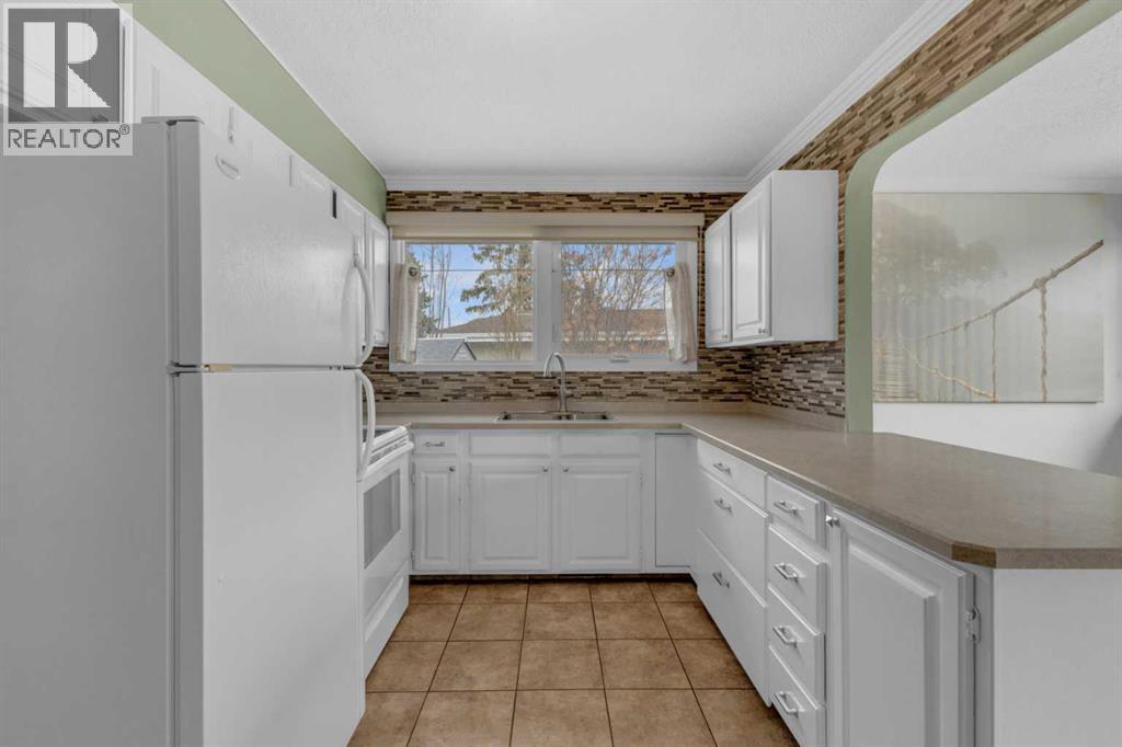5934 41 Streetcrescent, Red Deer, Alberta  T4N 1B7 - Photo 2 - A2297336