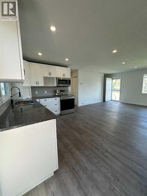 438 Charlotte Street, Pincher Creek, Alberta  T0K 1W0 - Photo 6 - A2309338