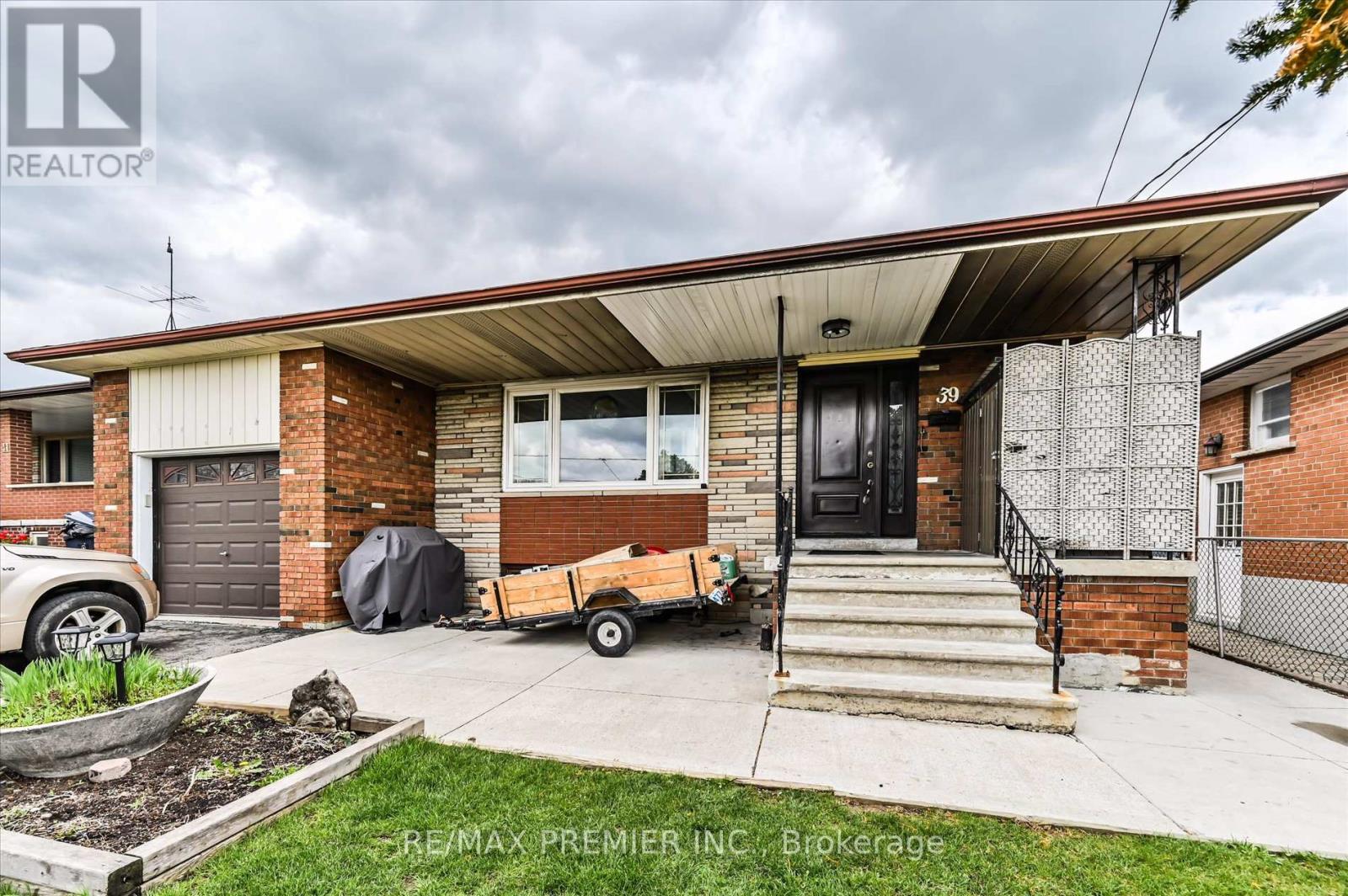 39 JOCADA ROAD, Toronto, Ontario