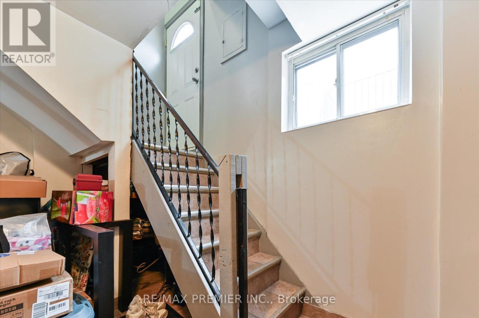 39 Jocada Road, Toronto, Ontario  M6L 2J4 - Photo 13 - W13105916