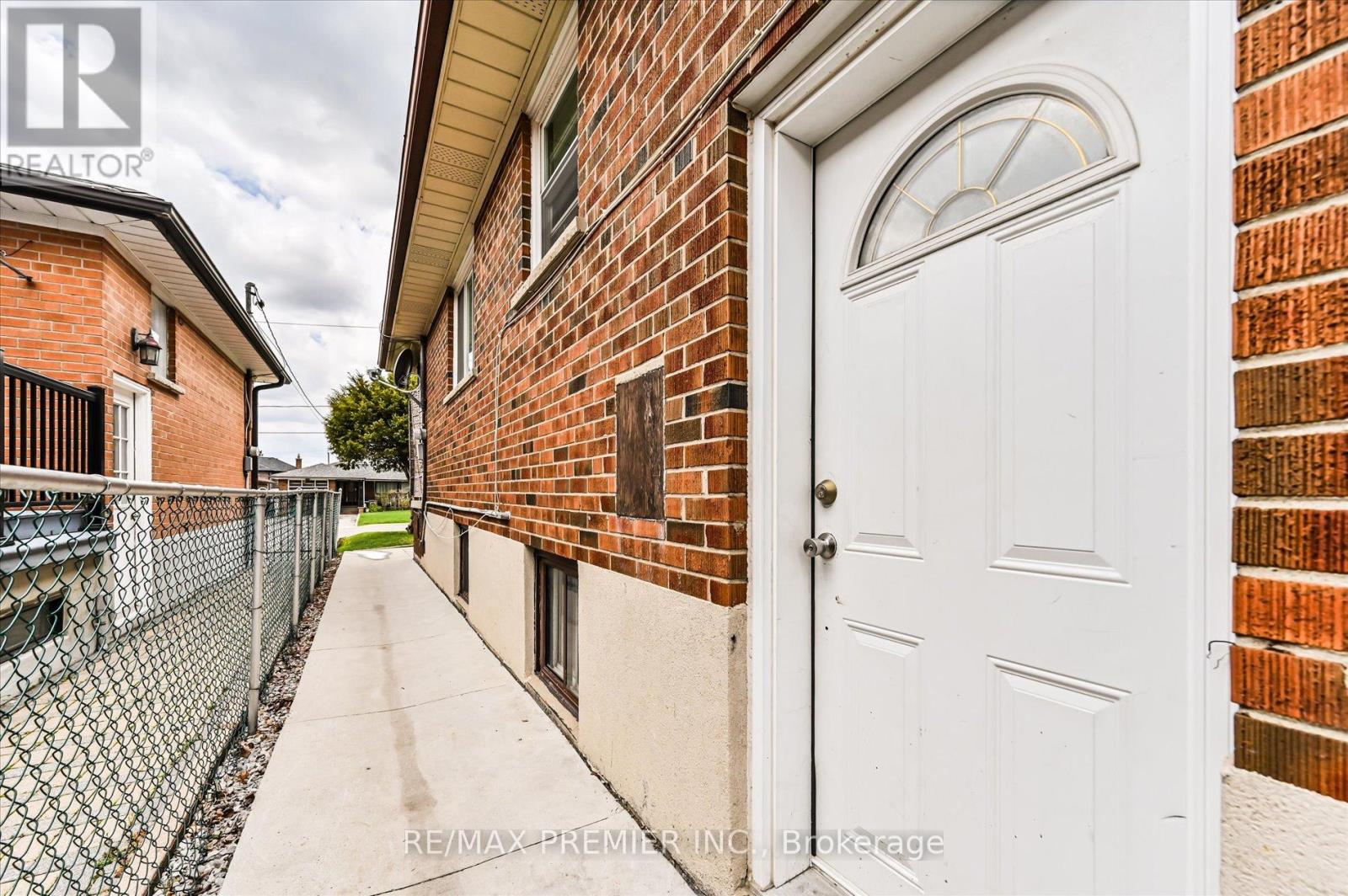 39 Jocada Road, Toronto, Ontario  M6L 2J4 - Photo 20 - W13105916