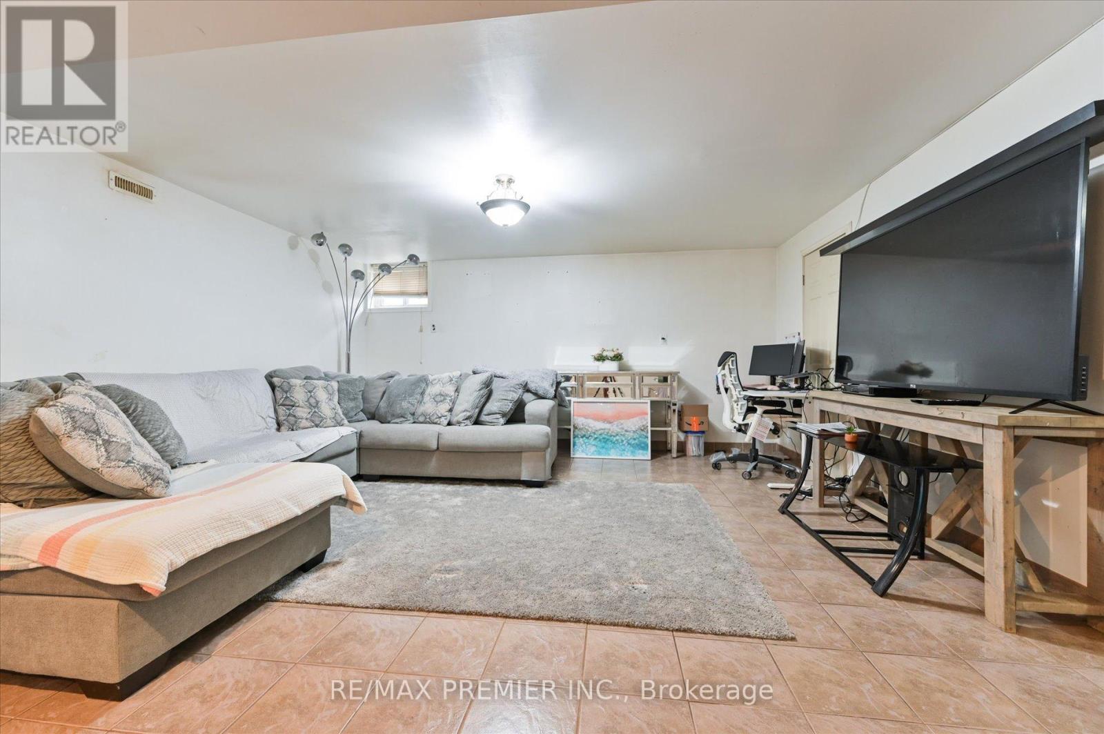 39 Jocada Road, Toronto, Ontario  M6L 2J4 - Photo 14 - W13105916