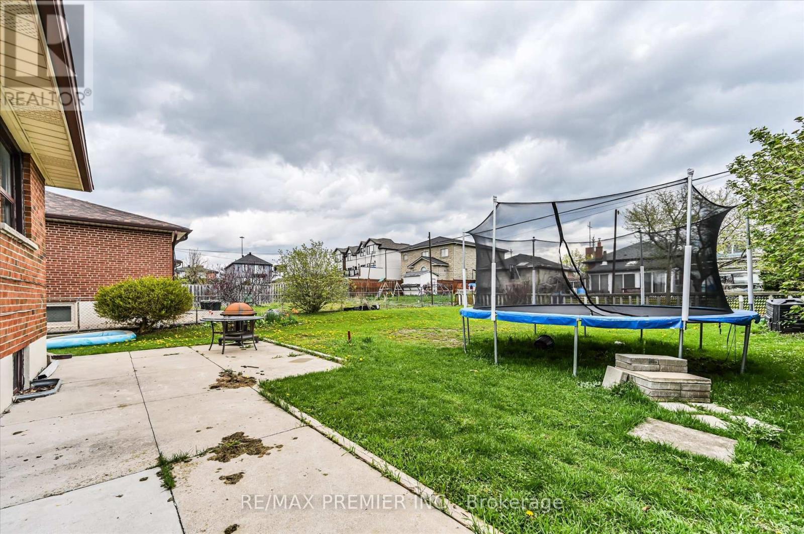 39 Jocada Road, Toronto, Ontario  M6L 2J4 - Photo 23 - W13105916