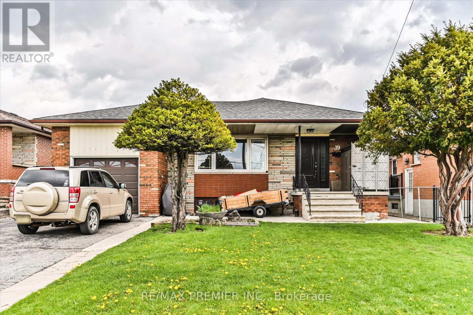 39 Jocada Road, Toronto, Ontario  M6L 2J4 - Photo 2 - W13105916