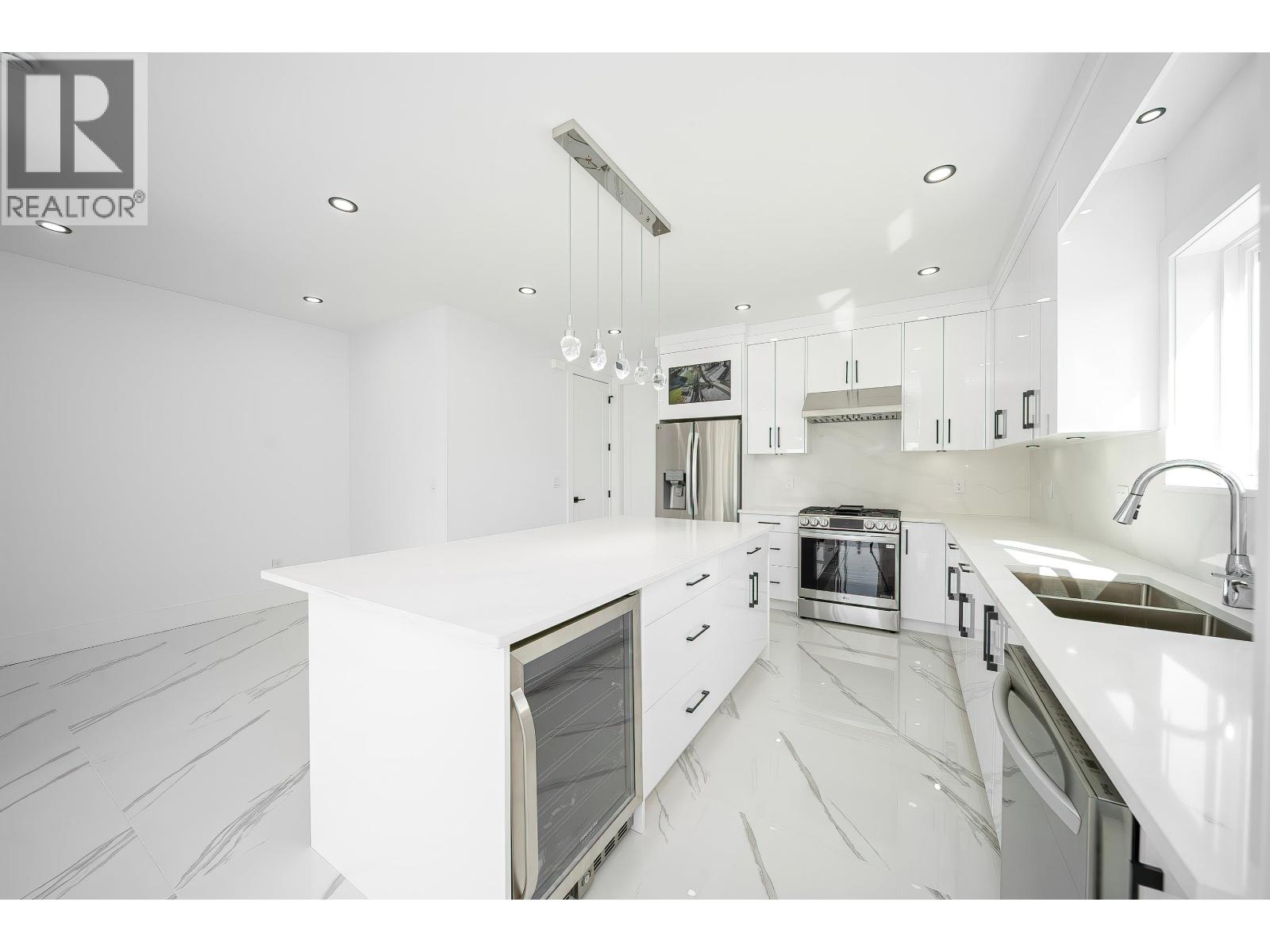 8012 11th Ave, Burnaby, British Columbia  V3N 2N7 - Photo 21 - R3121621