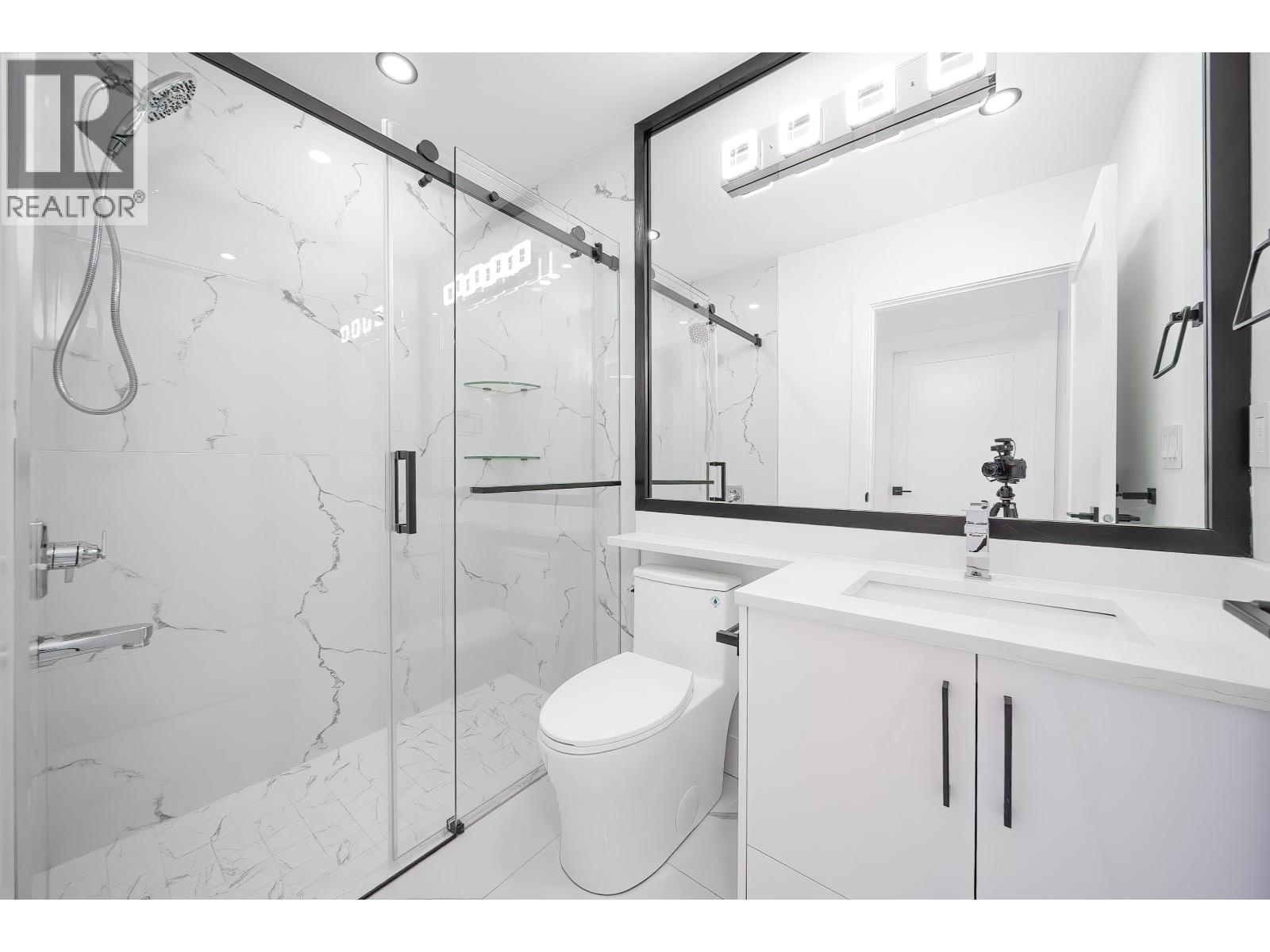 8012 11th Ave, Burnaby, British Columbia  V3N 2N7 - Photo 39 - R3121621