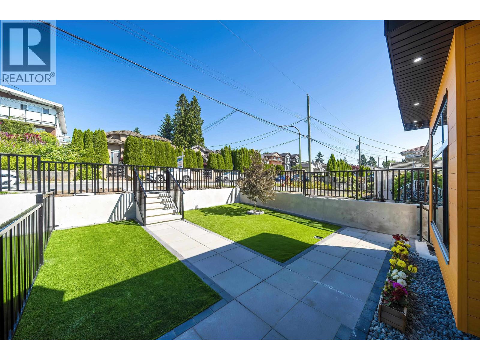 8012 11th Ave, Burnaby, British Columbia  V3N 2N7 - Photo 6 - R3121621