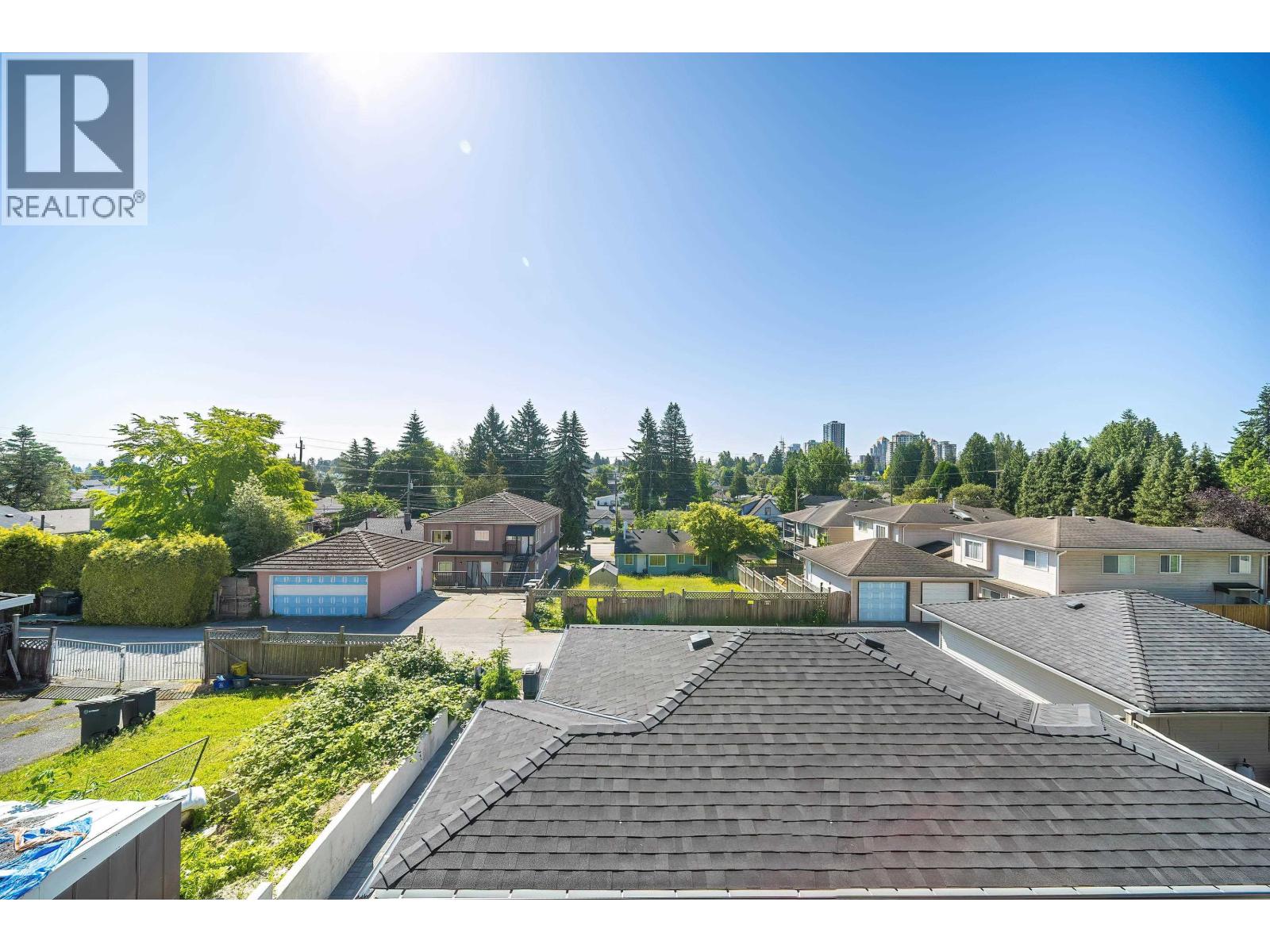 8012 11th Ave, Burnaby, British Columbia  V3N 2N7 - Photo 8 - R3121621