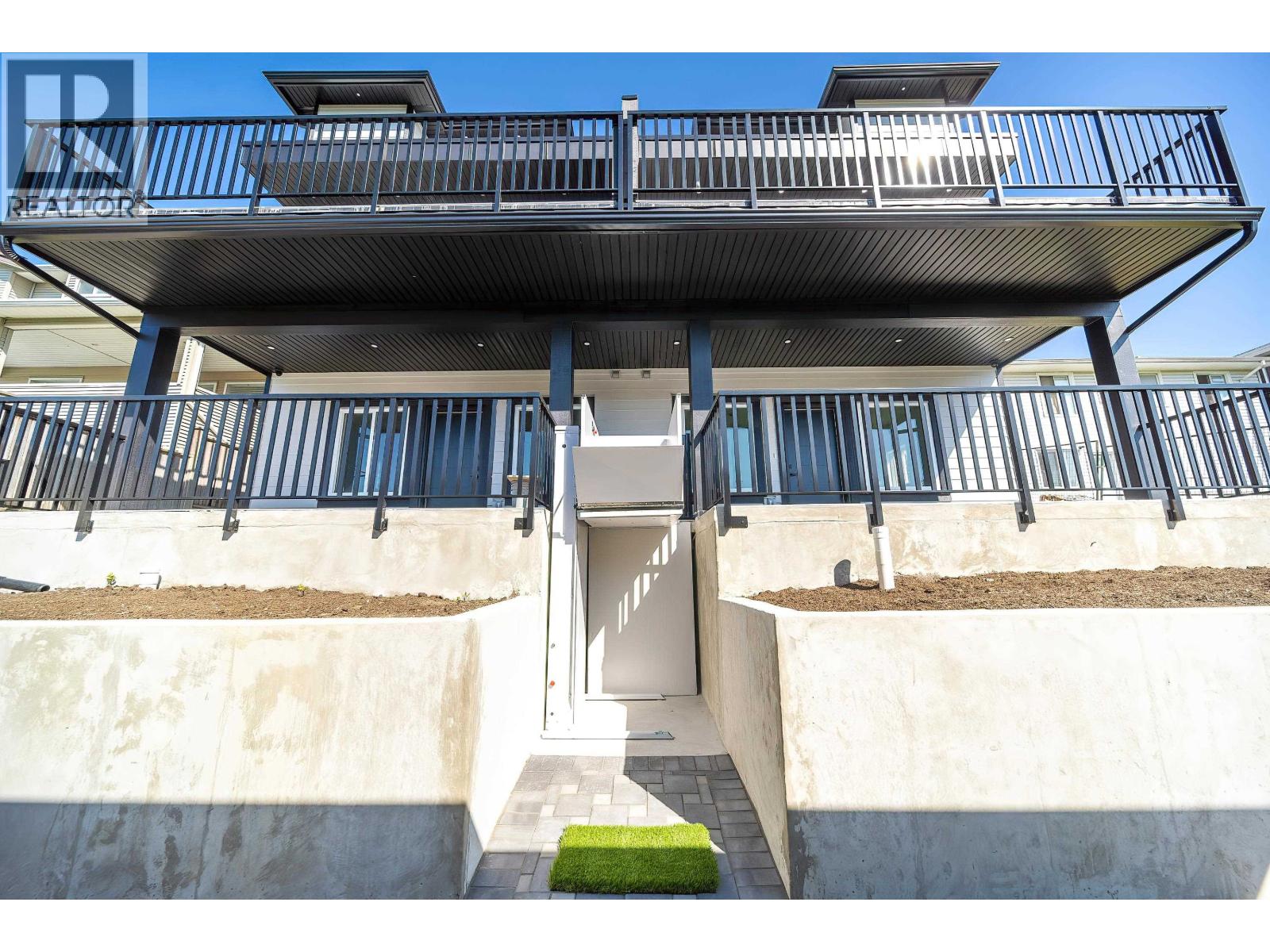8012 11th Ave, Burnaby, British Columbia  V3N 2N7 - Photo 9 - R3121621
