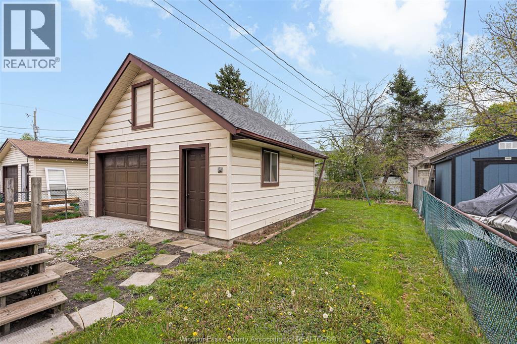 687 Alexandrine, Windsor, Ontario  N0R 1A0 - Photo 9 - 26009953