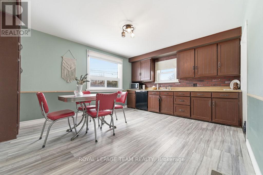 1120 Pembroke Street W, Pembroke, Ontario  K8A 5R5 - Photo 16 - X12837164
