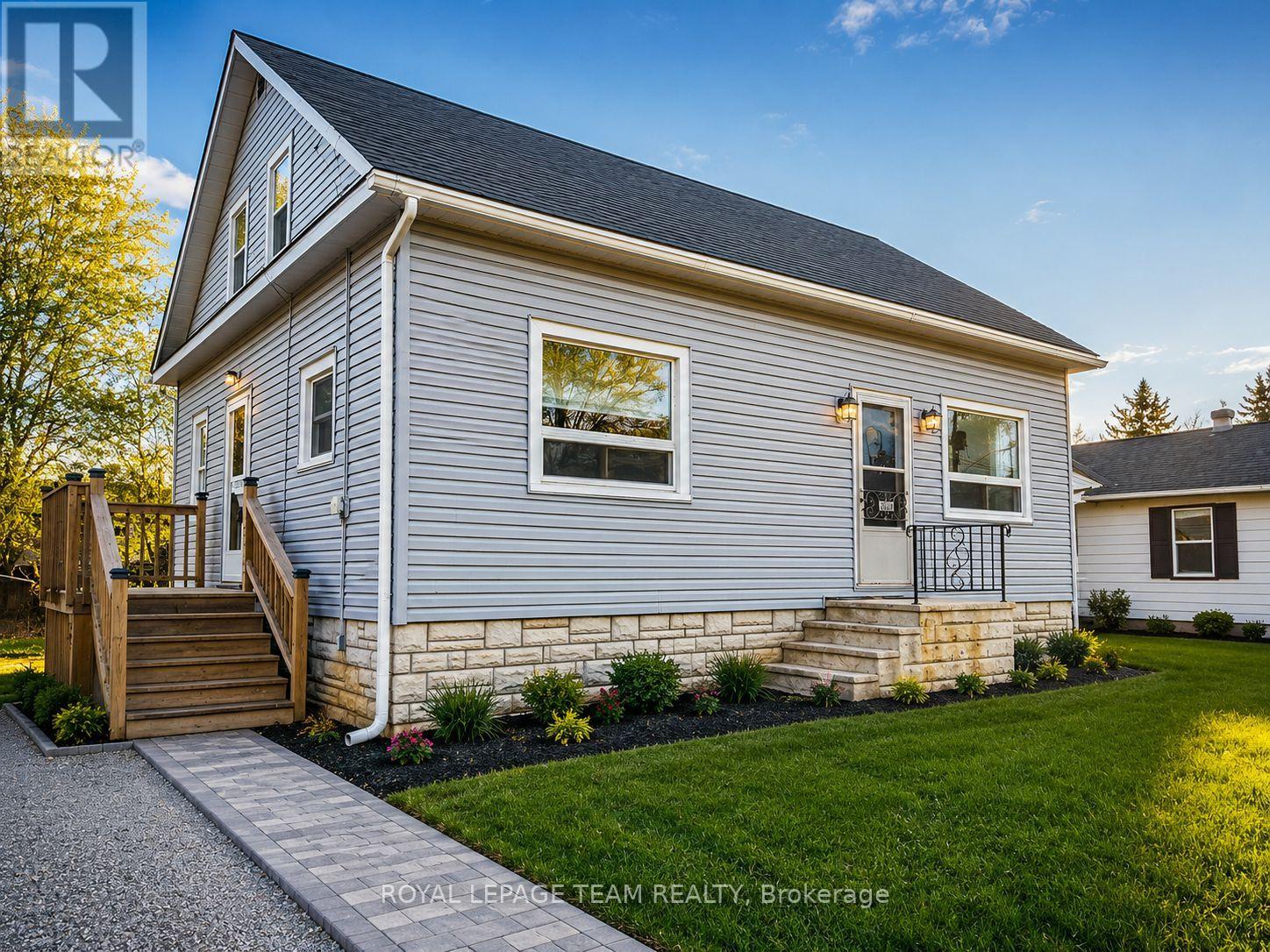 1120 Pembroke Street W, Pembroke, Ontario  K8A 5R5 - Photo 2 - X12837164