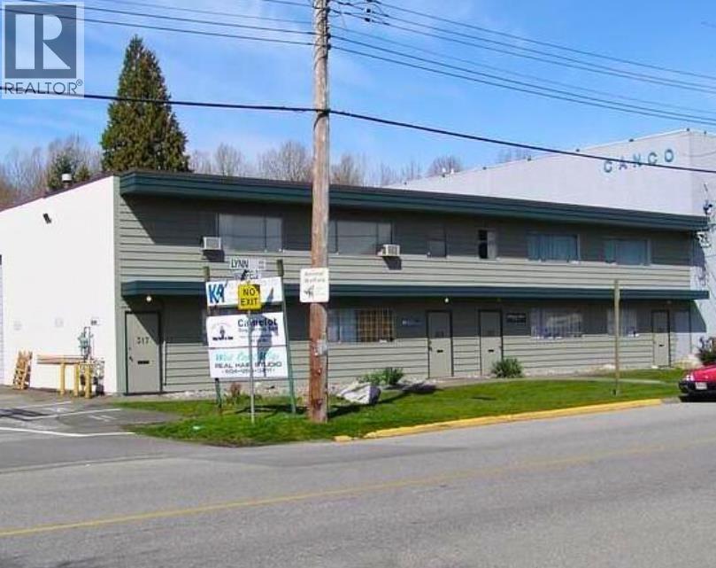 323 LYNN AVENUE, North Vancouver, British Columbia