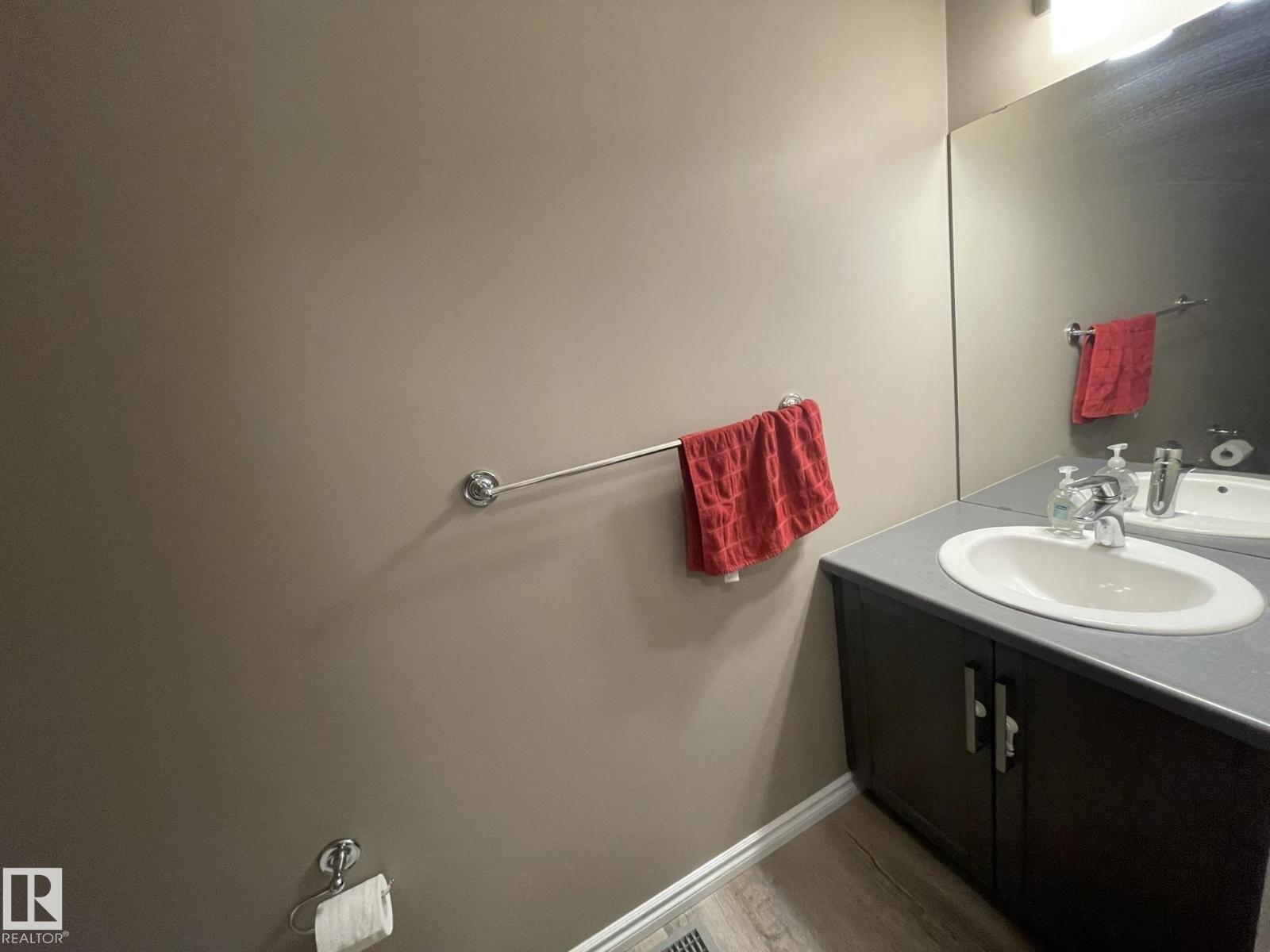 871 Ebbers Cr Nw, Edmonton, Alberta  T5Y 3V1 - Photo 3 - E4486757