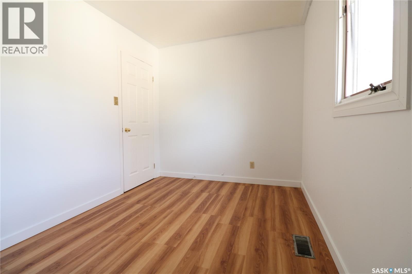 674 Robinson Street, Regina, Saskatchewan  S4T 2L8 - Photo 18 - SK035436