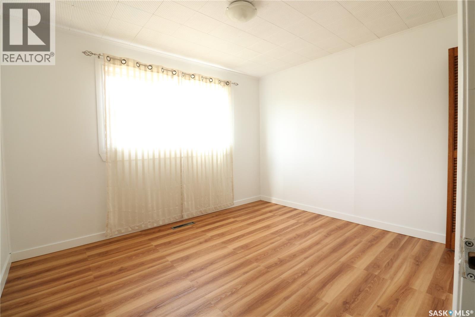 674 Robinson Street, Regina, Saskatchewan  S4T 2L8 - Photo 19 - SK035436