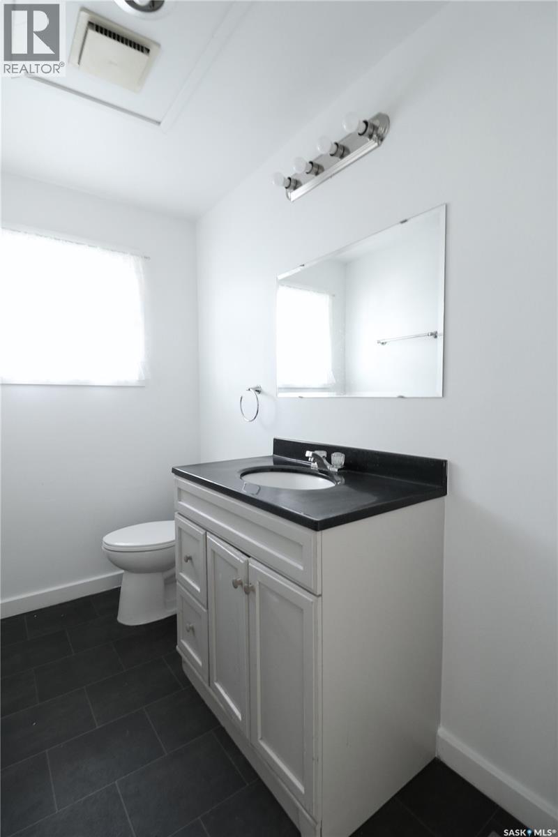 674 Robinson Street, Regina, Saskatchewan  S4T 2L8 - Photo 21 - SK035436