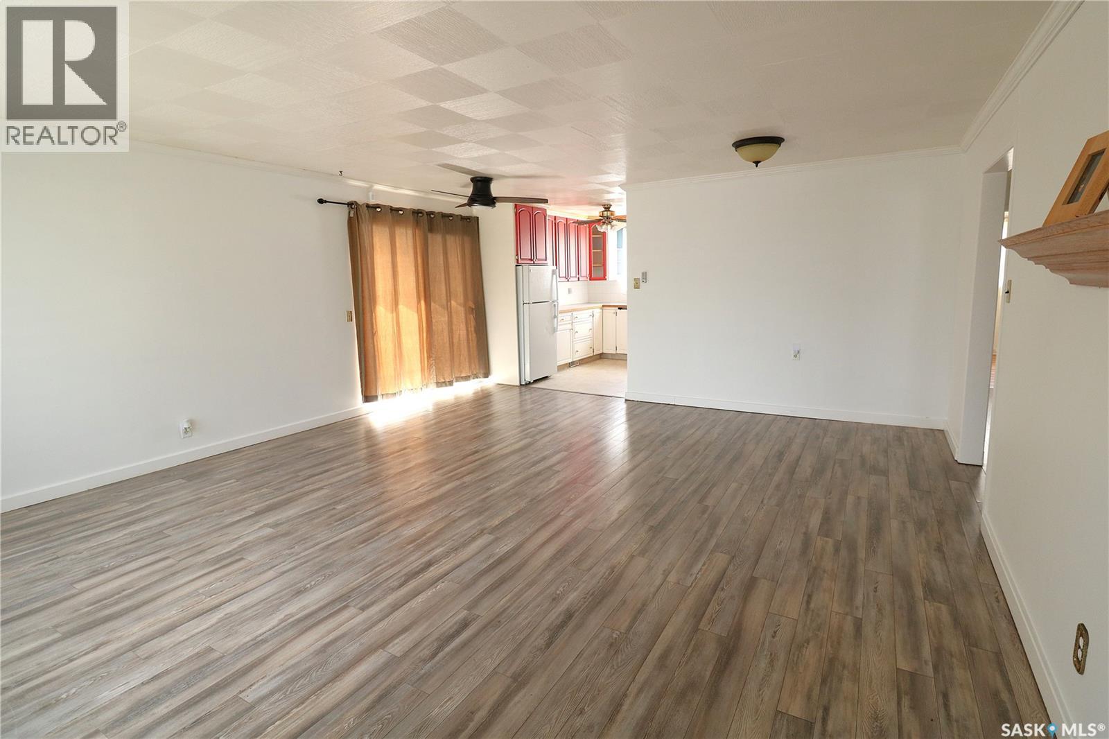 674 Robinson Street, Regina, Saskatchewan  S4T 2L8 - Photo 5 - SK035436