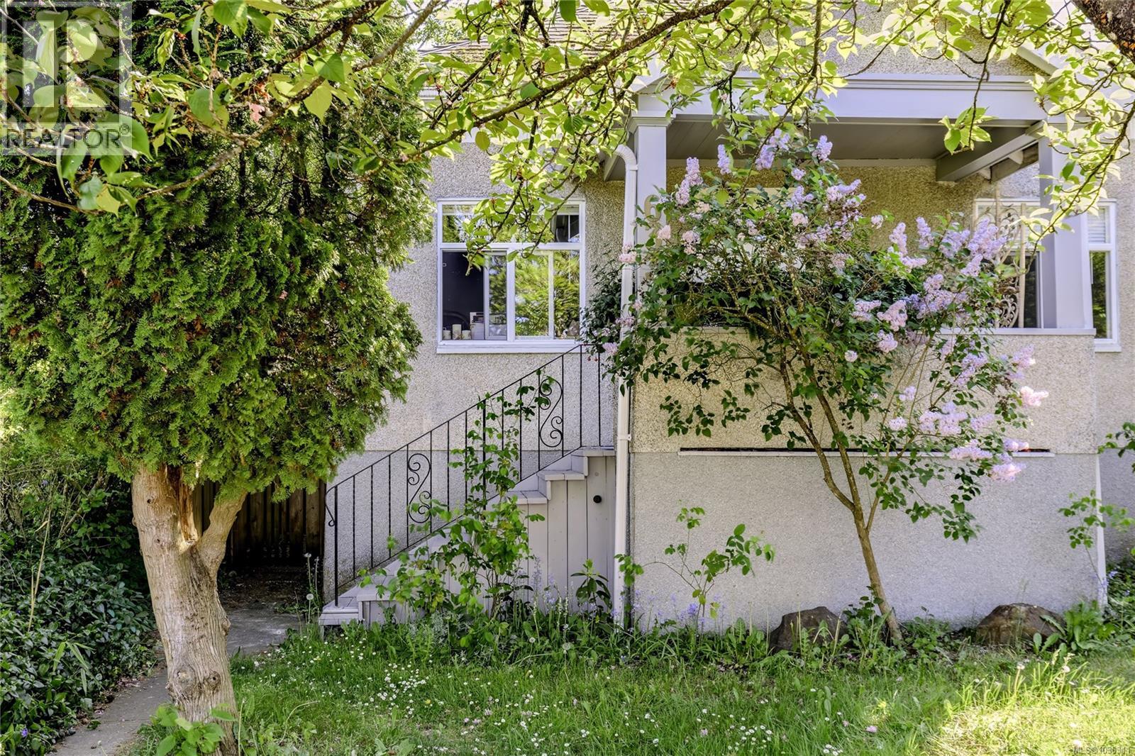 633 Prideaux St, Nanaimo, British Columbia  V9R 2N9 - Photo 1 - 1036311