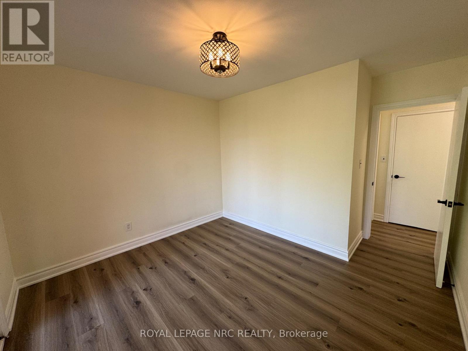 11 Richard Street, St. Catharines (Glendale/glenridge), Ontario  L2T 2E1 - Photo 10 - X13106196