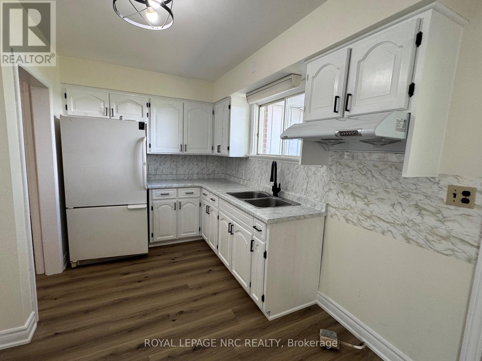 11 Richard Street, St. Catharines (Glendale/glenridge), Ontario  L2T 2E1 - Photo 8 - X13106196