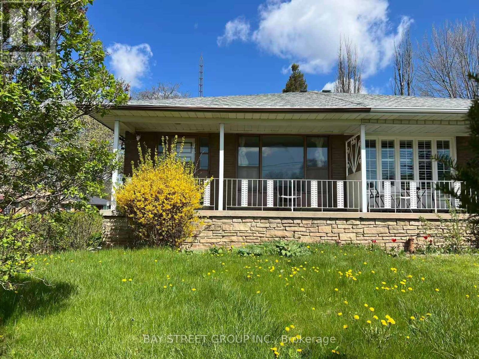 2 SLIDELL CRESCENT, Toronto, Ontario