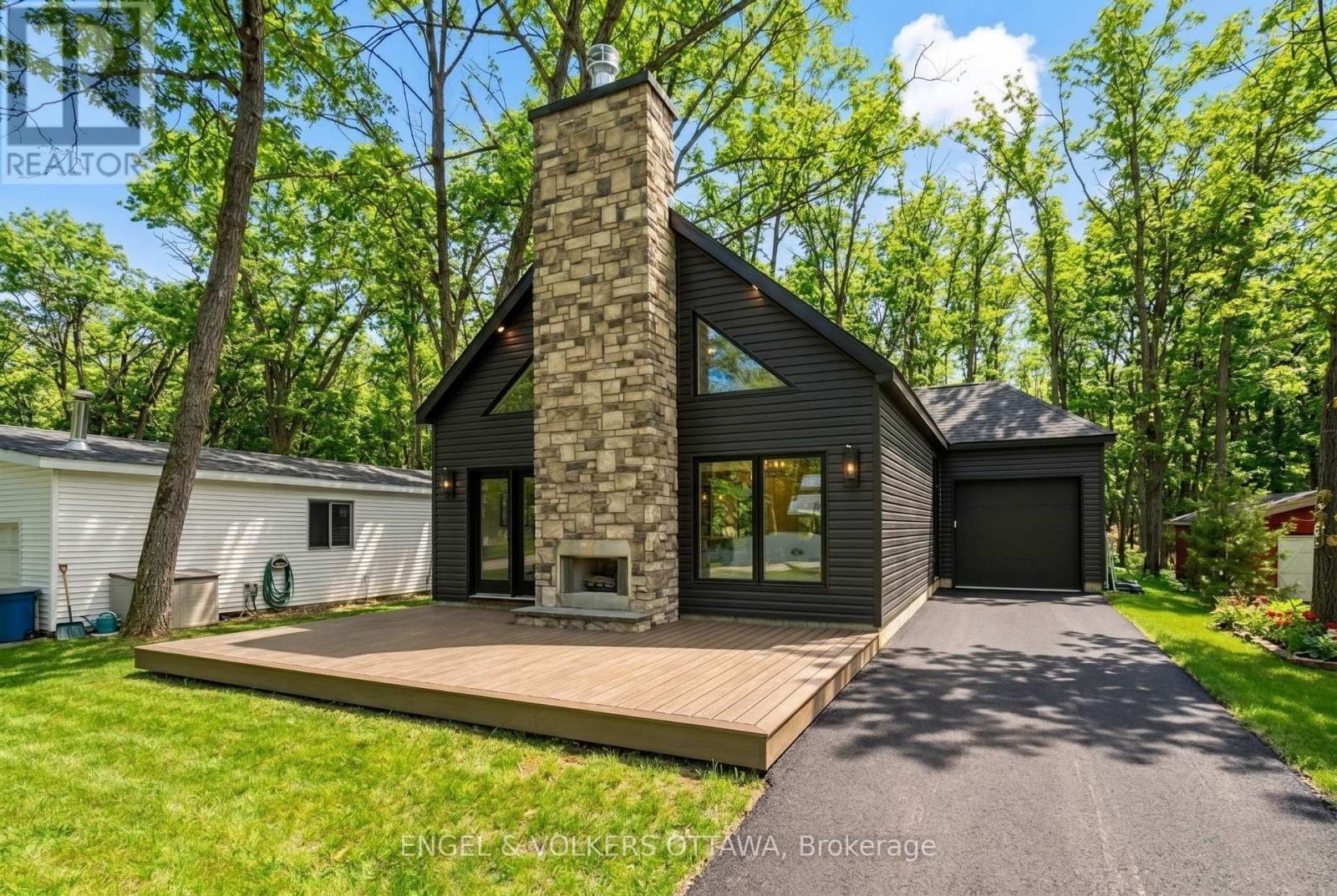557 BAYVIEW DRIVE, Ottawa, Ontario