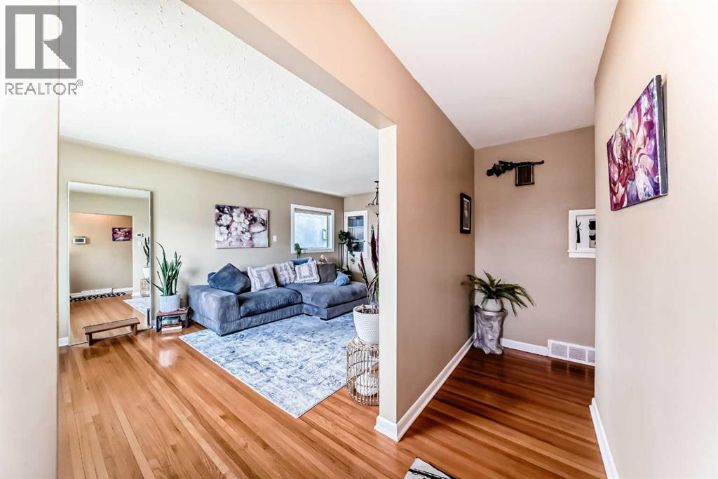 815 20a Avenue Ne, Calgary, Alberta  T2n 3v8 - Photo 4 - A2307542