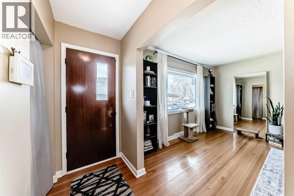 815 20a Avenue Ne, Calgary, Alberta  T2n 3v8 - Photo 3 - A2307542