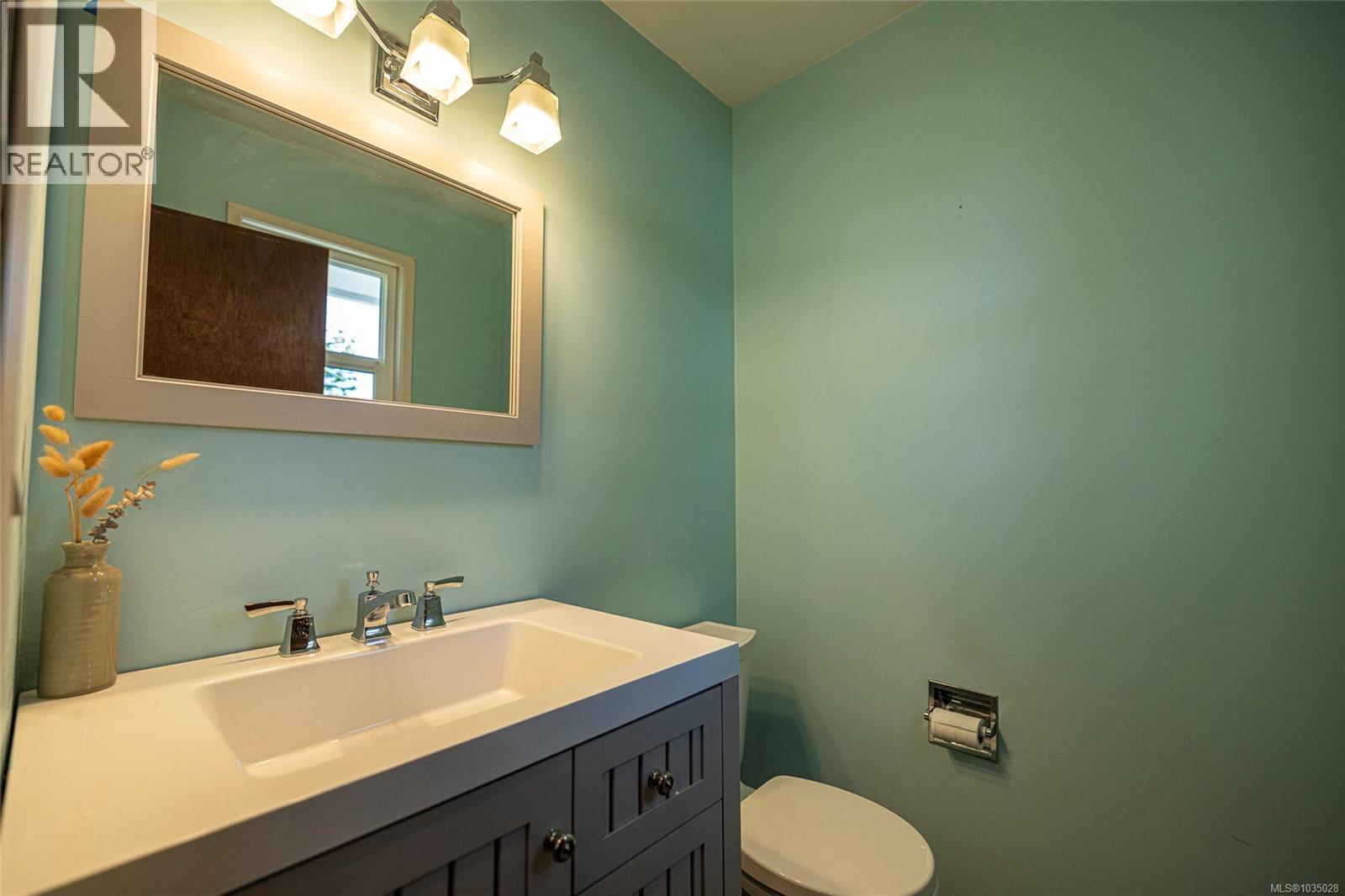 7435 Thunderbird Way, Port Hardy, British Columbia  V0N 2P0 - Photo 18 - 1035028
