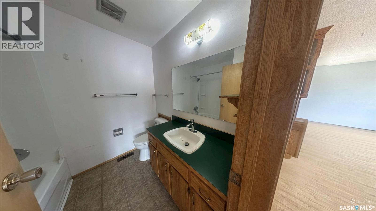 3918 Centennial Drive, Saskatoon, Saskatchewan  S7L 5L1 - Photo 7 - SK035467