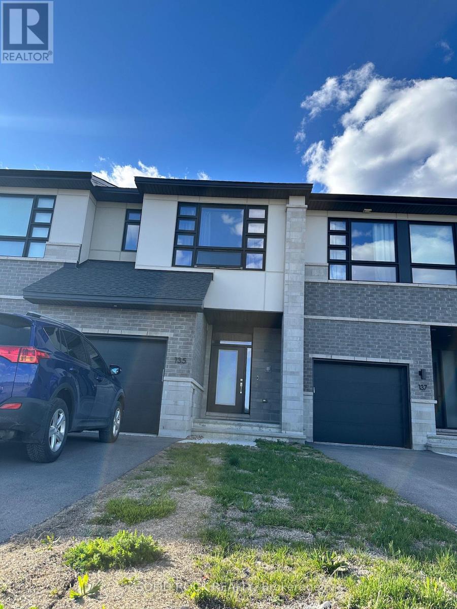 135 ROCKMELON STREET, Ottawa, Ontario