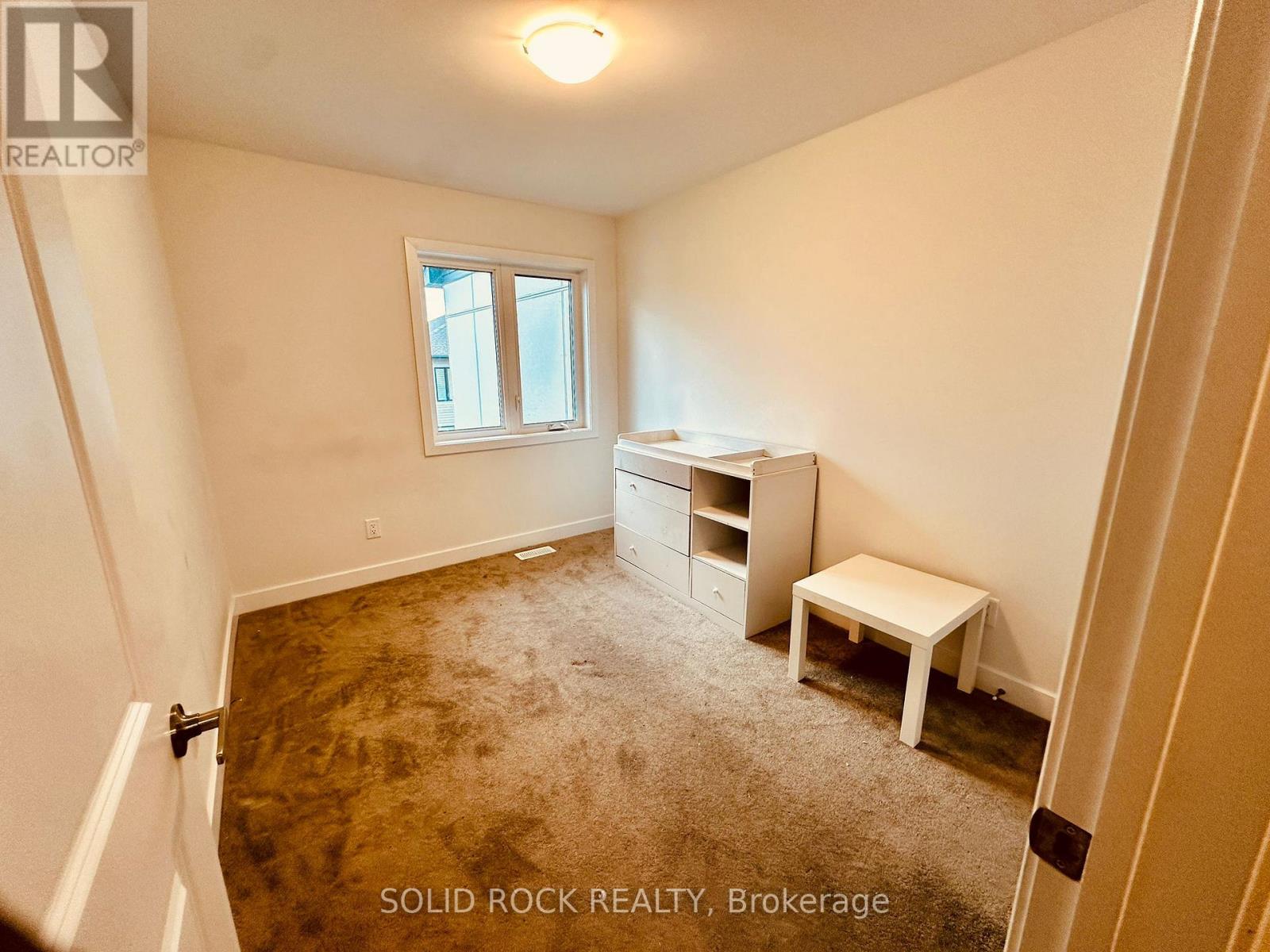 135 Rockmelon Street, Ottawa, Ontario  K1X 0K3 - Photo 13 - X13106242