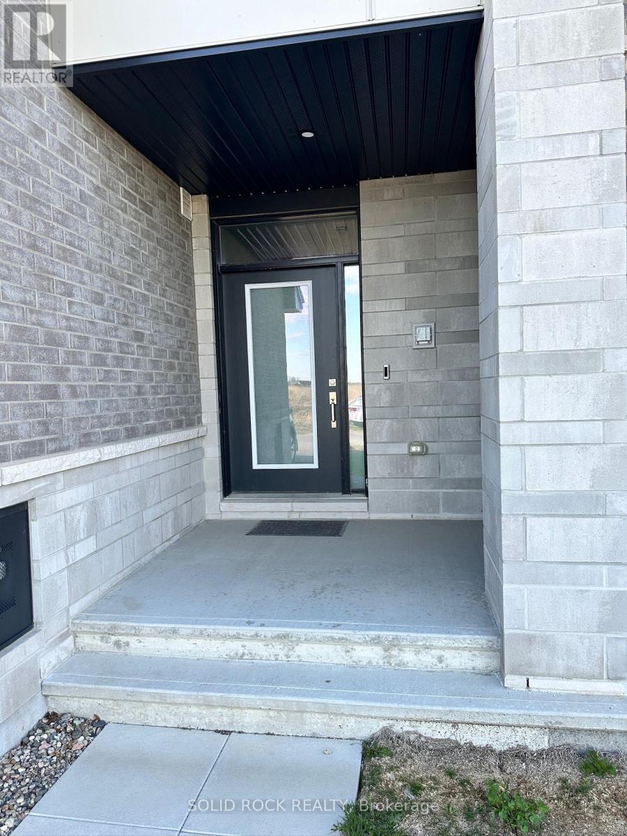 135 Rockmelon Street, Ottawa, Ontario  K1X 0K3 - Photo 2 - X13106242
