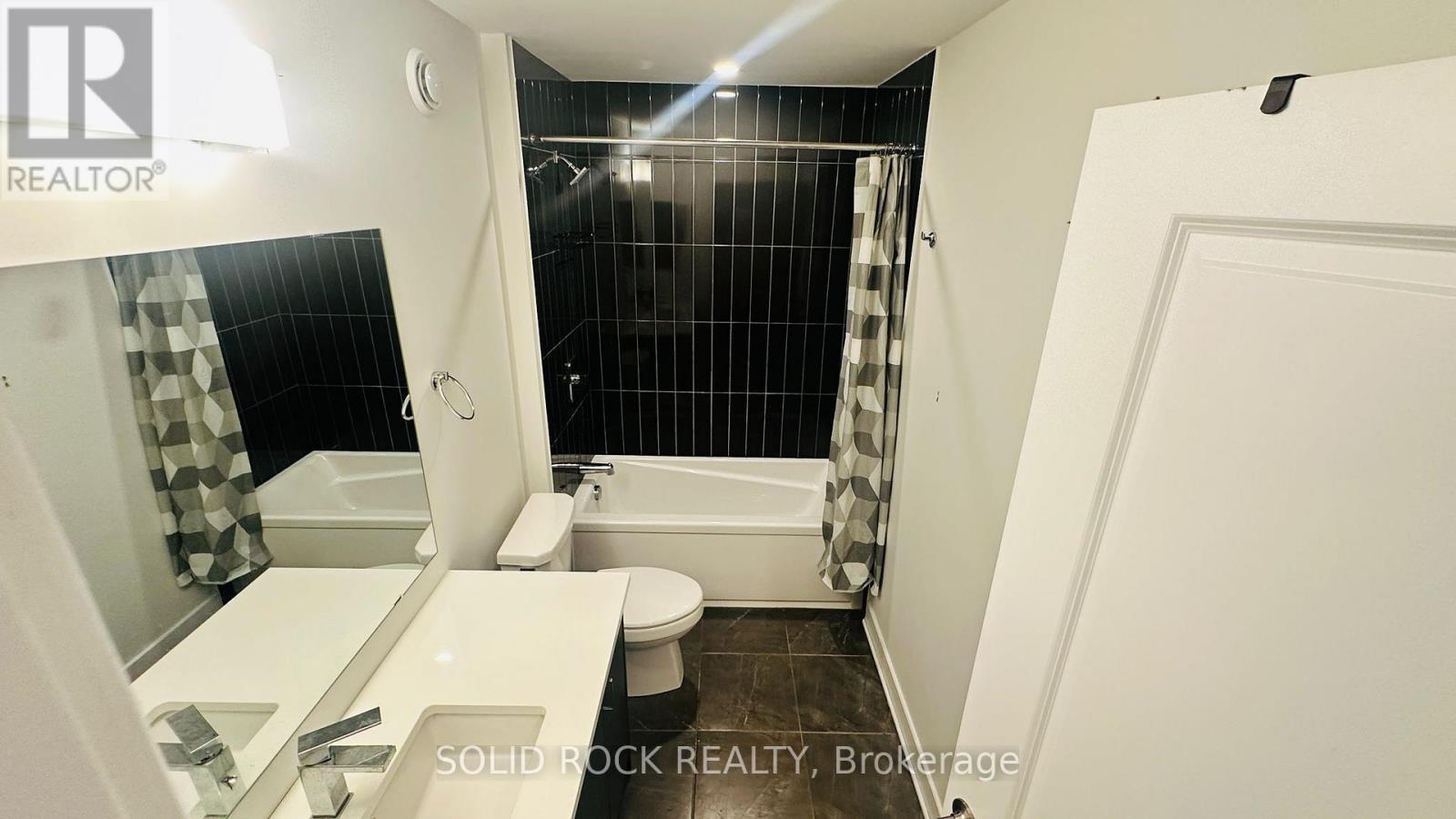 135 Rockmelon Street, Ottawa, Ontario  K1X 0K3 - Photo 3 - X13106242