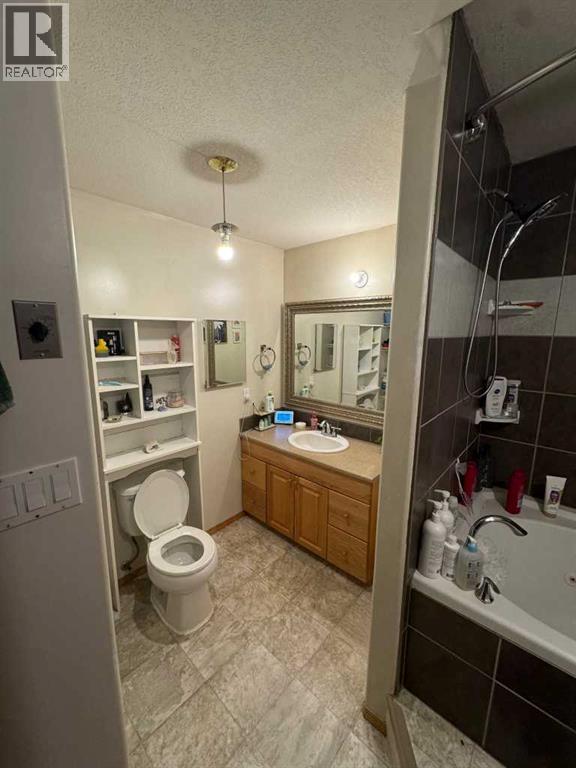422 7th Avenue, Beaverlodge, Alberta  T0H 0C0 - Photo 30 - A2309514