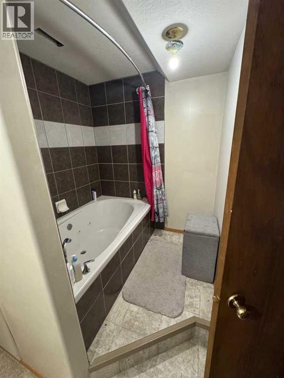 422 7th Avenue, Beaverlodge, Alberta  T0H 0C0 - Photo 31 - A2309514