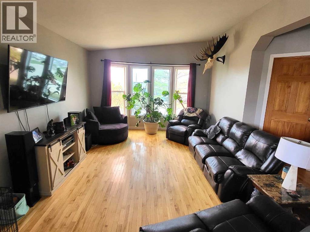 422 7th Avenue, Beaverlodge, Alberta  T0H 0C0 - Photo 12 - A2309514