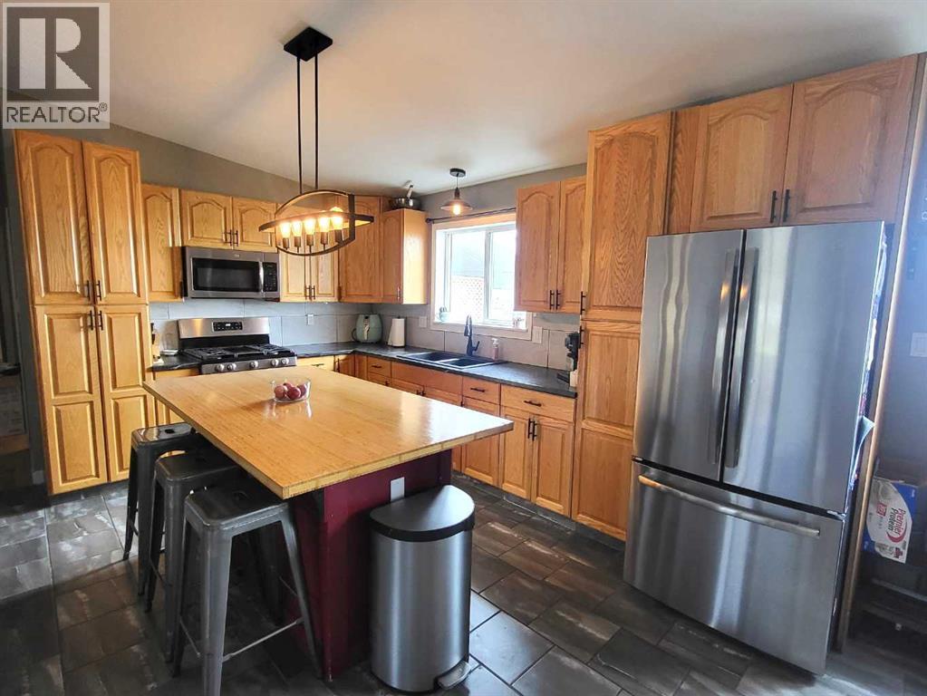 422 7th Avenue, Beaverlodge, Alberta  T0H 0C0 - Photo 6 - A2309514